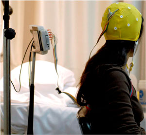 Plaatsing van de elektroden op de hoofdhuid voor de video-EEG